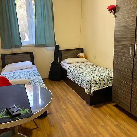 Guesthouse Aygestan เยเรวาน ภายนอก รูปภาพ