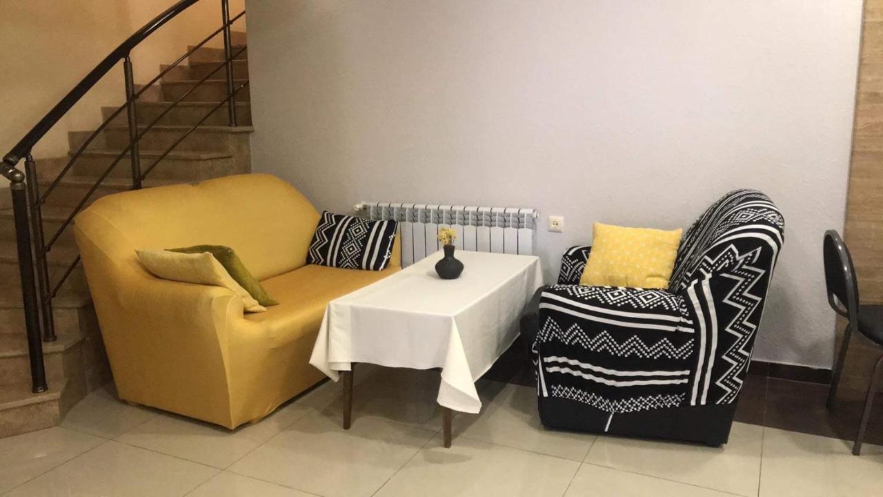 Guesthouse Aygestan เยเรวาน ภายนอก รูปภาพ