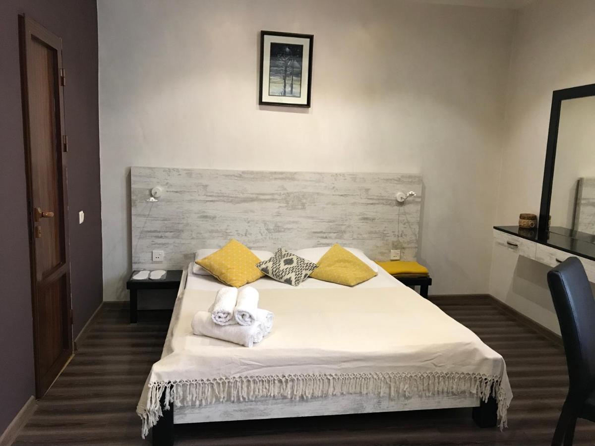 Guesthouse Aygestan เยเรวาน ภายนอก รูปภาพ
