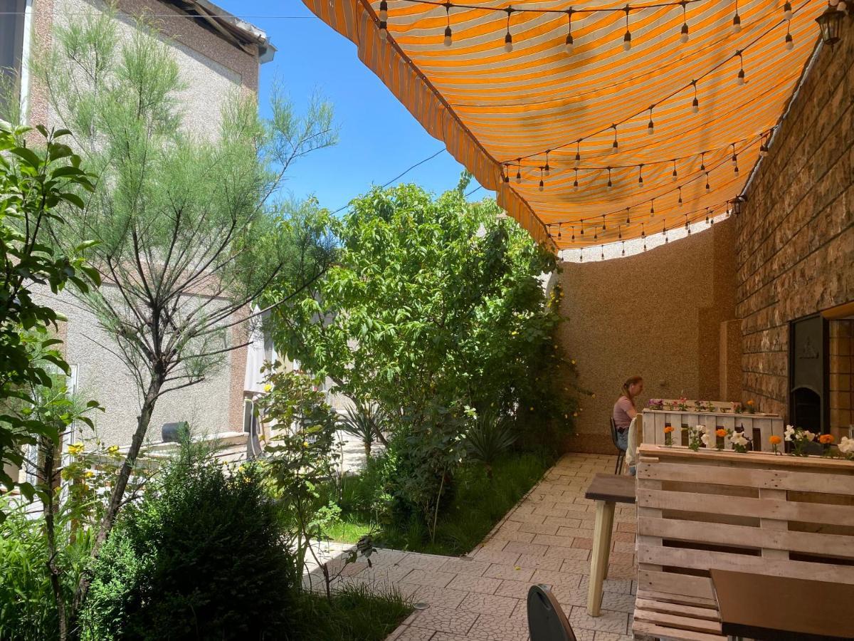 Guesthouse Aygestan เยเรวาน ภายนอก รูปภาพ