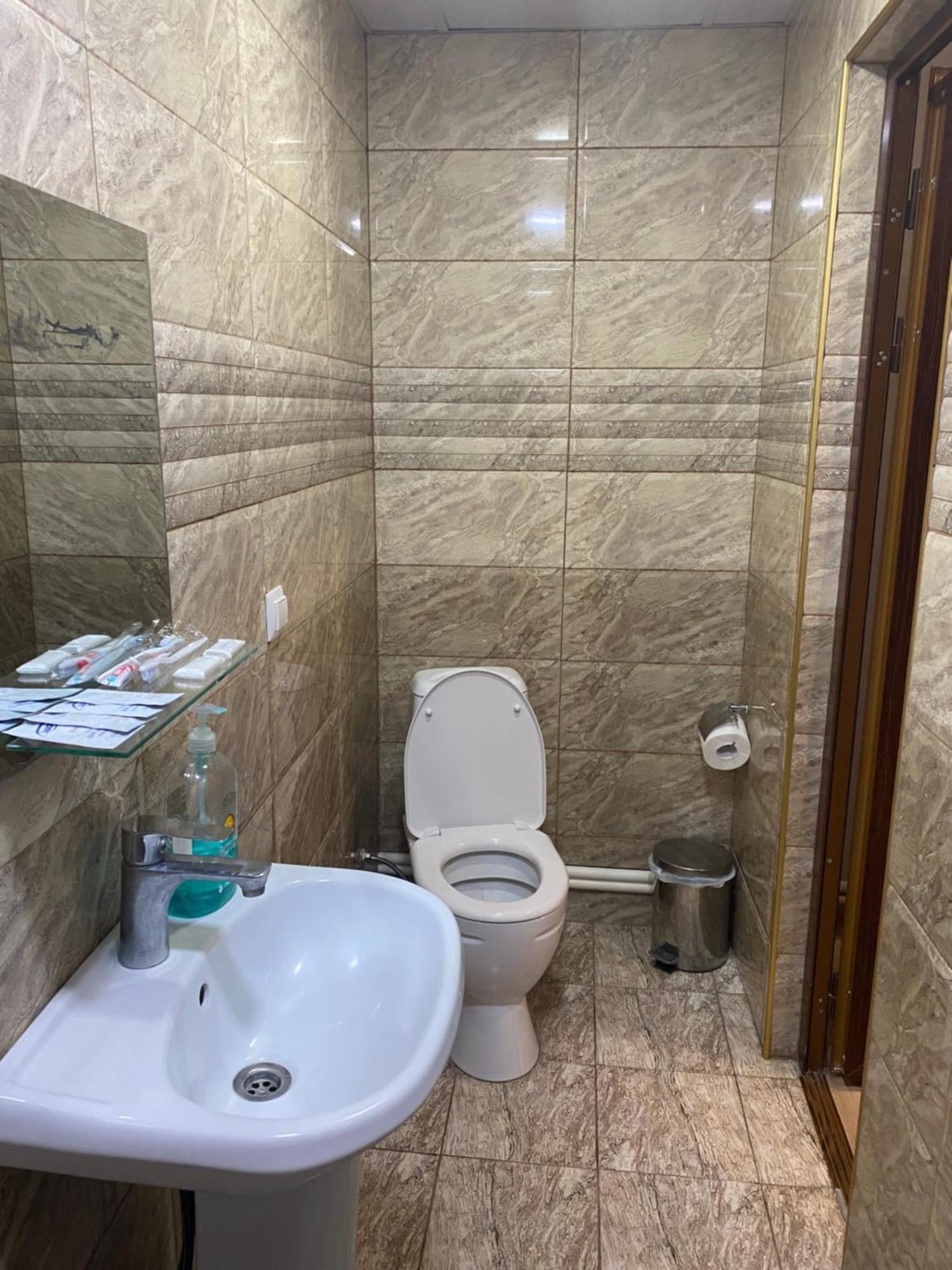 Guesthouse Aygestan เยเรวาน ภายนอก รูปภาพ
