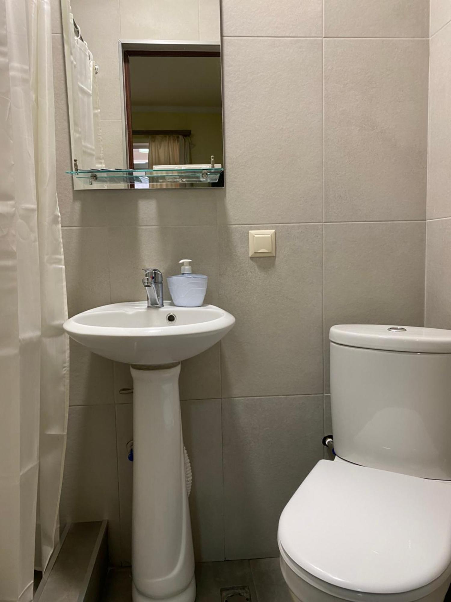 Guesthouse Aygestan เยเรวาน ภายนอก รูปภาพ